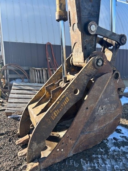  2013 DEERE 250G LC at Conquest Equipment Saskatchewan