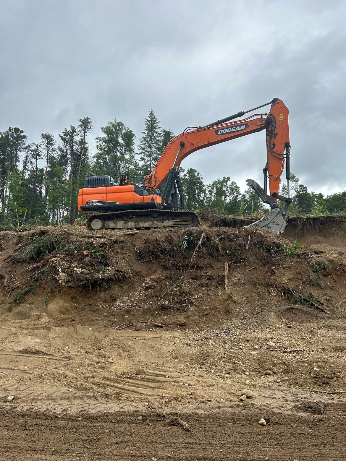  2022 Doosan DX300LC-5 at Conquest Equipment Ontario