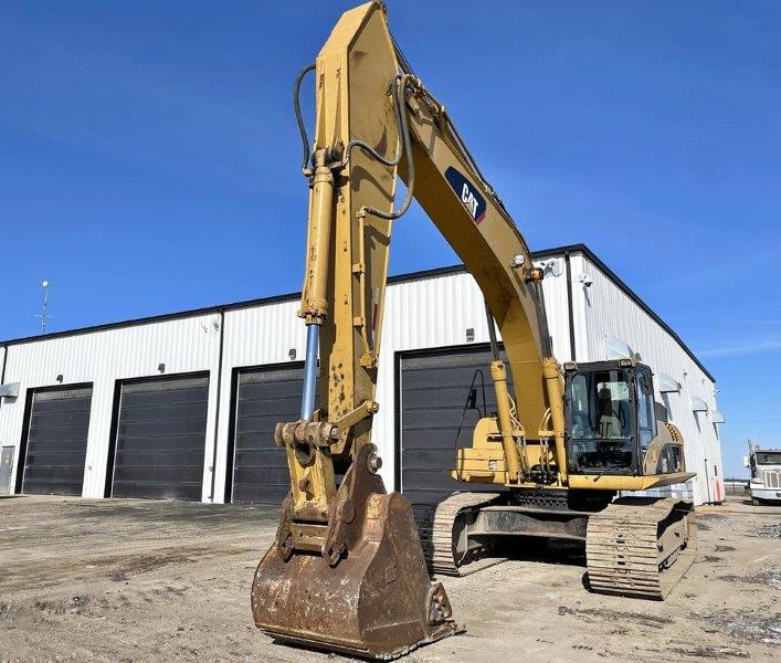  2006 CAT 330D at Conquest Equipment Manitoba