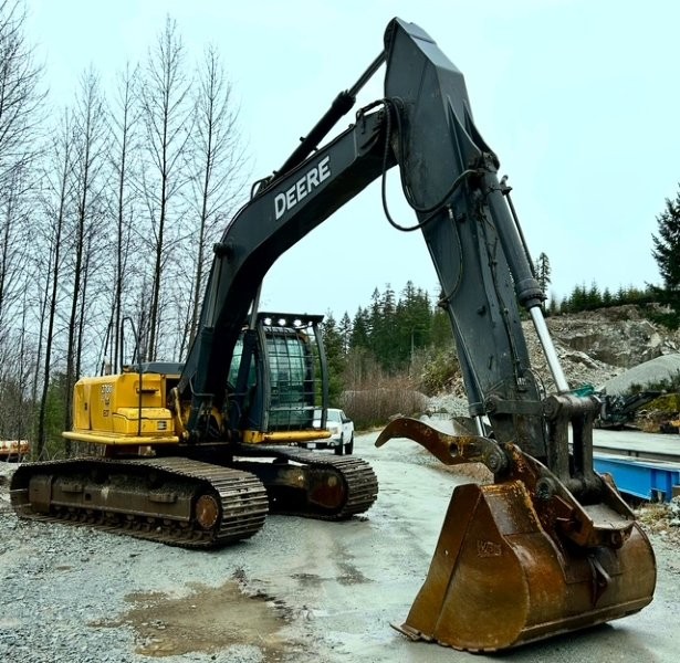 2006 DEERE 270D LC at Conquest Equipment British Columbia