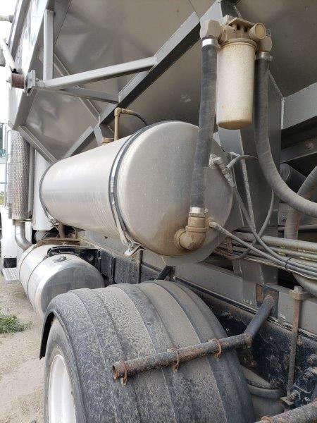  1997 Peterbilt 378 at Conquest Equipment Manitoba