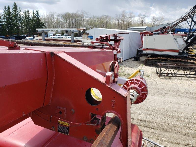  2000 International 4900 6x4 at Conquest Equipment Manitoba