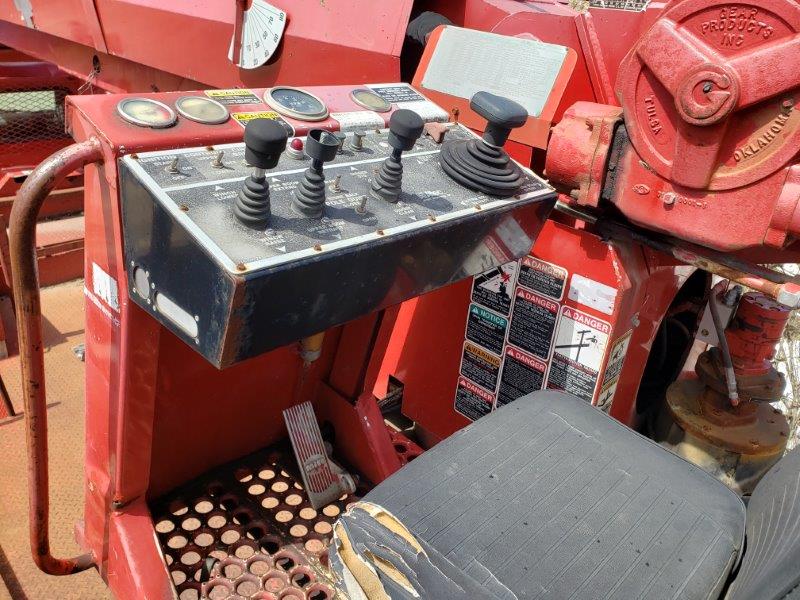  2000 International 4900 6x4 at Conquest Equipment Manitoba