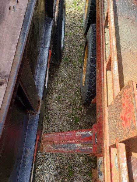  2000 International 4900 6x4 at Conquest Equipment Manitoba