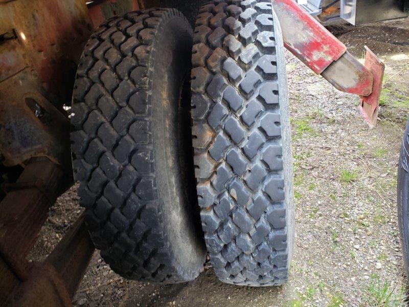  2000 International 4900 6x4 at Conquest Equipment Manitoba