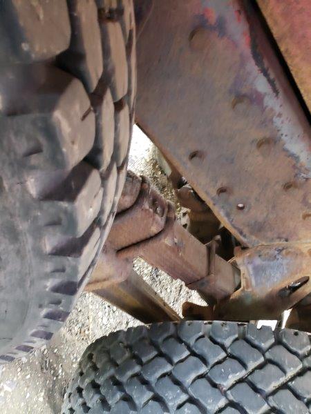  2000 International 4900 6x4 at Conquest Equipment Manitoba