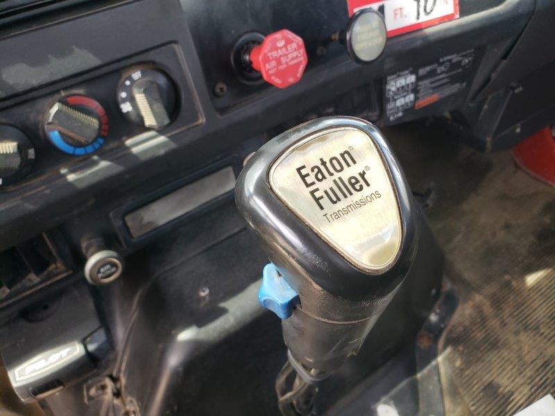  2000 International 4900 6x4 at Conquest Equipment Manitoba
