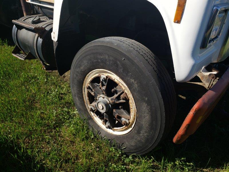  1978 Ford L8000 at Conquest Equipment Manitoba