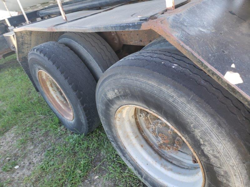  1978 Ford L8000 at Conquest Equipment Manitoba