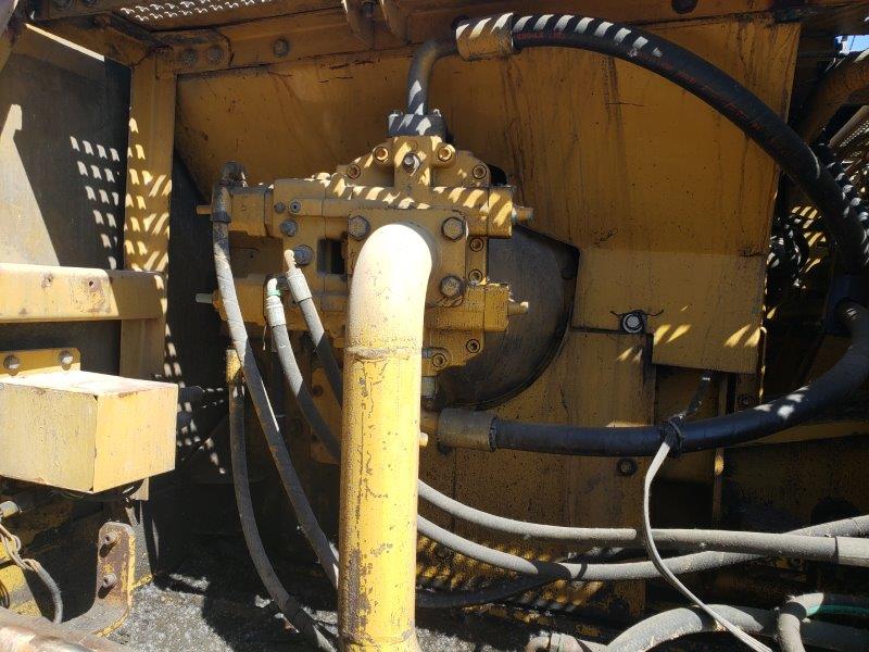  1994 CAT 325 L at Conquest Equipment Manitoba