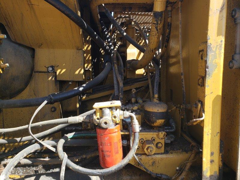  1994 CAT 325 L at Conquest Equipment Manitoba