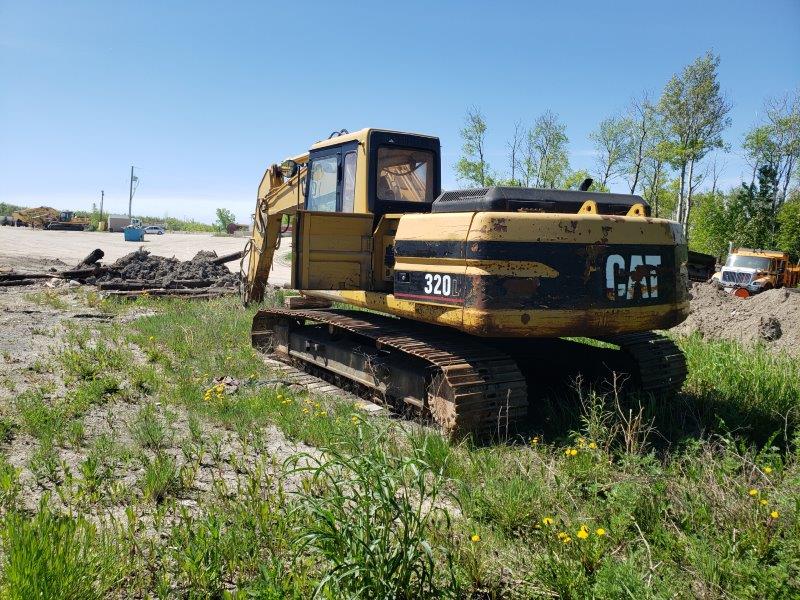  1994 CAT 320 L at Conquest Equipment Manitoba