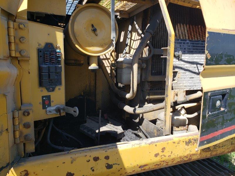  1994 CAT 320 L at Conquest Equipment Manitoba