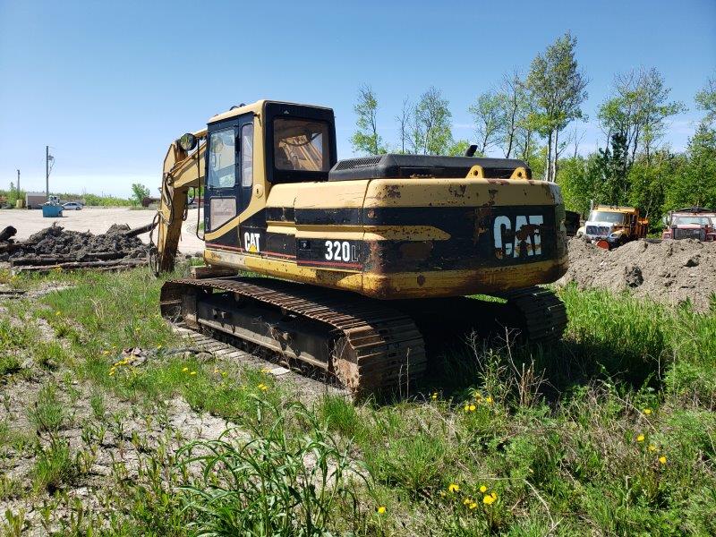  1994 CAT 320 L at Conquest Equipment Manitoba