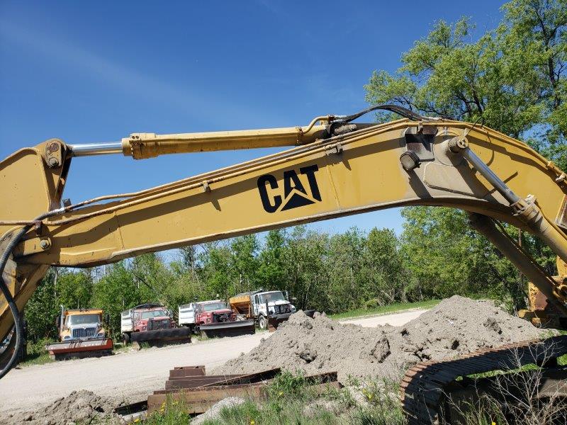  1994 CAT 320 L at Conquest Equipment Manitoba