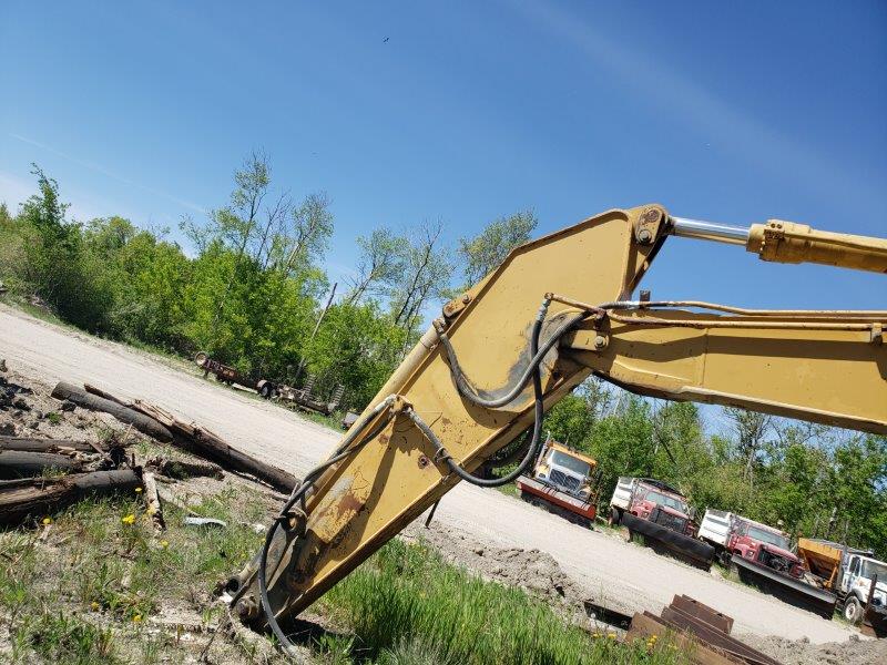  1994 CAT 320 L at Conquest Equipment Manitoba