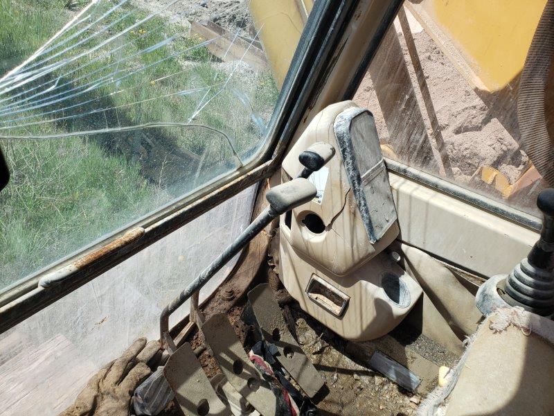  1994 CAT 320 L at Conquest Equipment Manitoba
