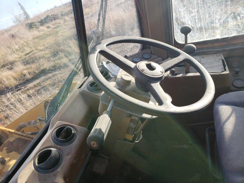  1987 CAT 916 at Conquest Equipment Manitoba