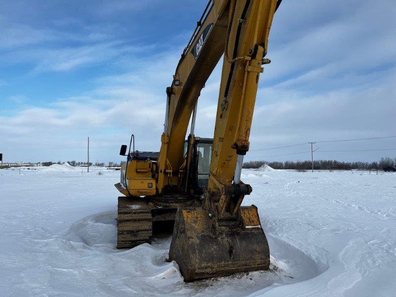  2004 CAT 330C L at Conquest Equipment Saskatchewan