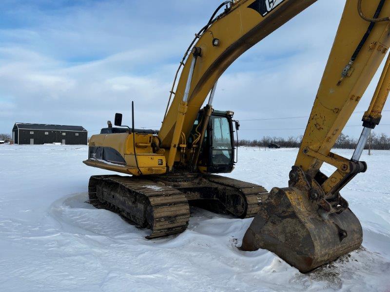  2004 CAT 330C L at Conquest Equipment Saskatchewan