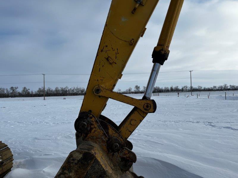  2004 CAT 330C L at Conquest Equipment Saskatchewan