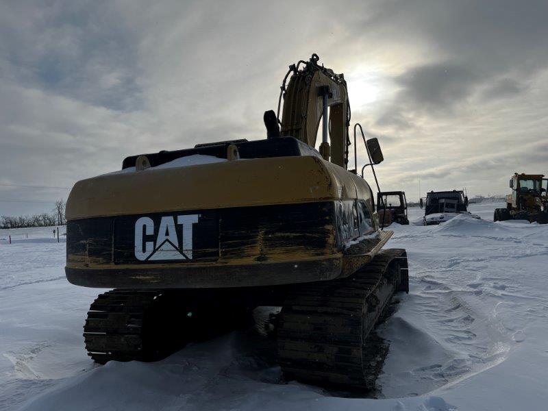  2004 CAT 330C L at Conquest Equipment Saskatchewan