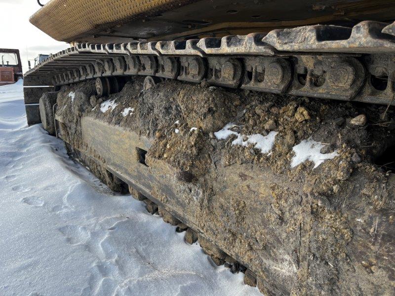  2004 CAT 330C L at Conquest Equipment Saskatchewan