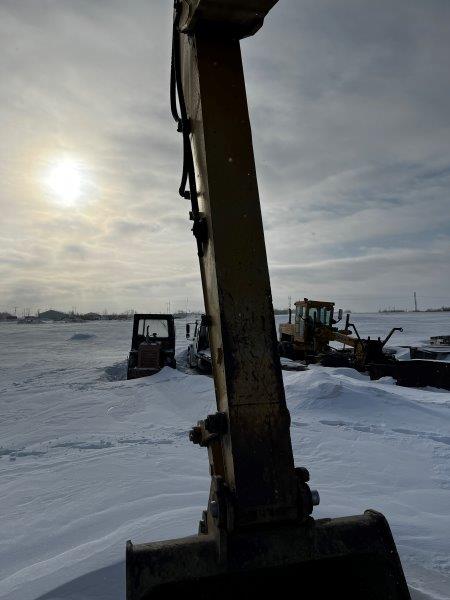  2004 CAT 330C L at Conquest Equipment Saskatchewan