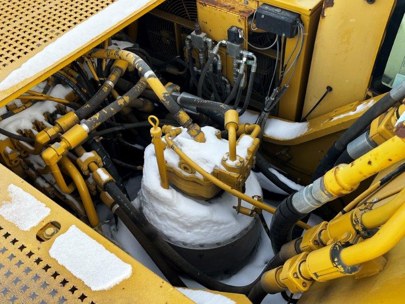  2004 CAT 330C L at Conquest Equipment Saskatchewan