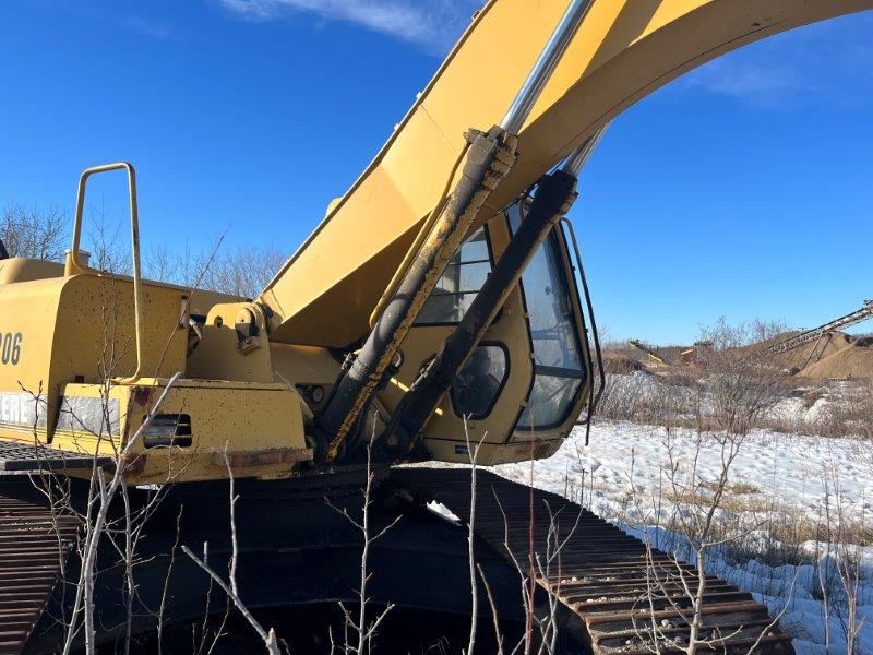  1994 DEERE 790E LC at Conquest Equipment Saskatchewan