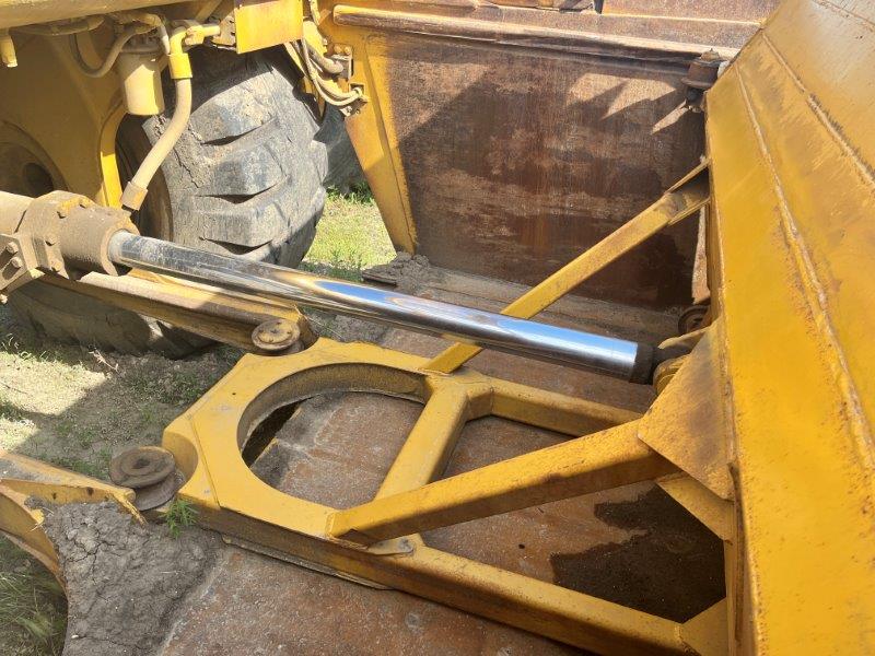  1989 CAT 621E at Conquest Equipment Saskatchewan