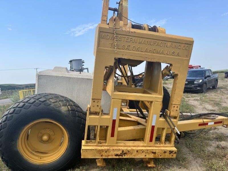   Midwestern Pipe Hoist at Conquest Equipment Saskatchewan