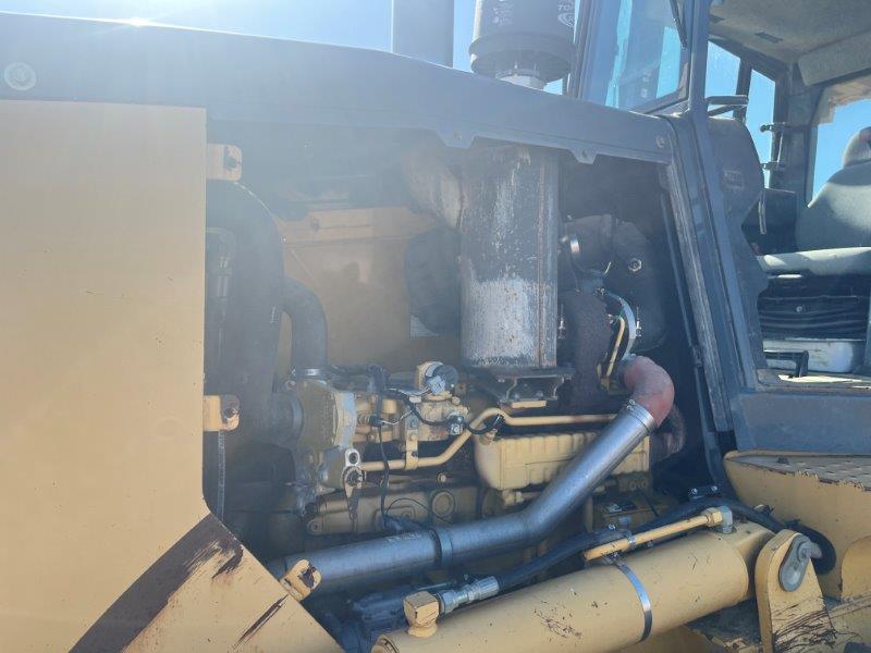  2007 DEERE 850J WLT at Conquest Equipment Saskatchewan