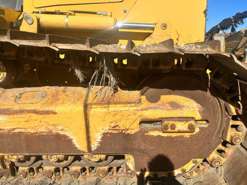  2007 DEERE 850J WLT at Conquest Equipment Saskatchewan