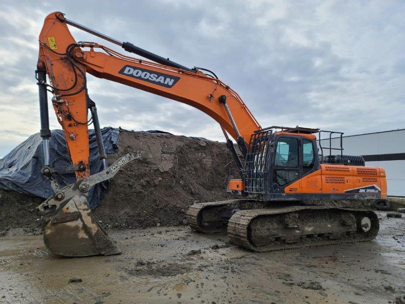  2022 Doosan DX350 LC-7 at Conquest Equipment British Columbia