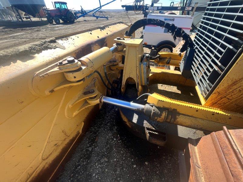  2007 DEERE 850J WLT at Conquest Equipment Saskatchewan