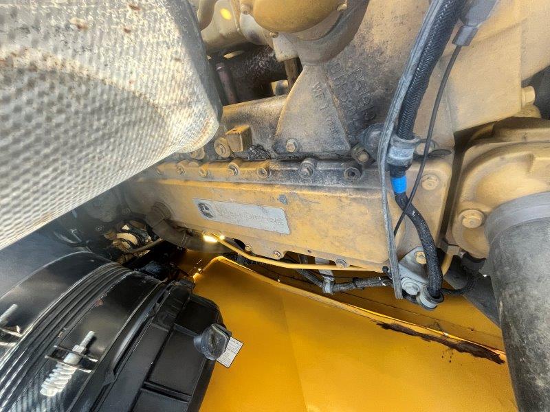  2007 DEERE 850J WLT at Conquest Equipment Saskatchewan