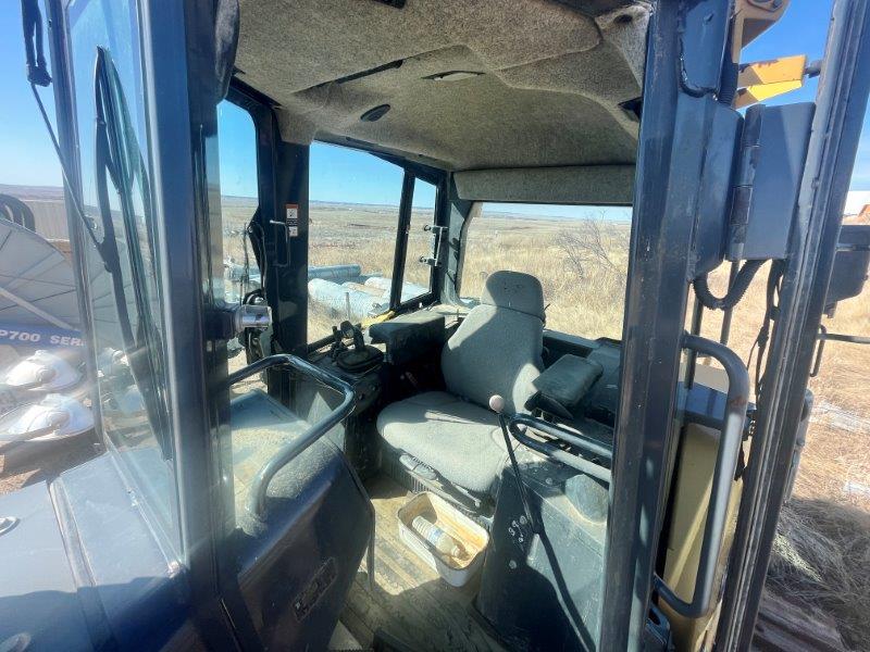  2007 DEERE 850J WLT at Conquest Equipment Saskatchewan