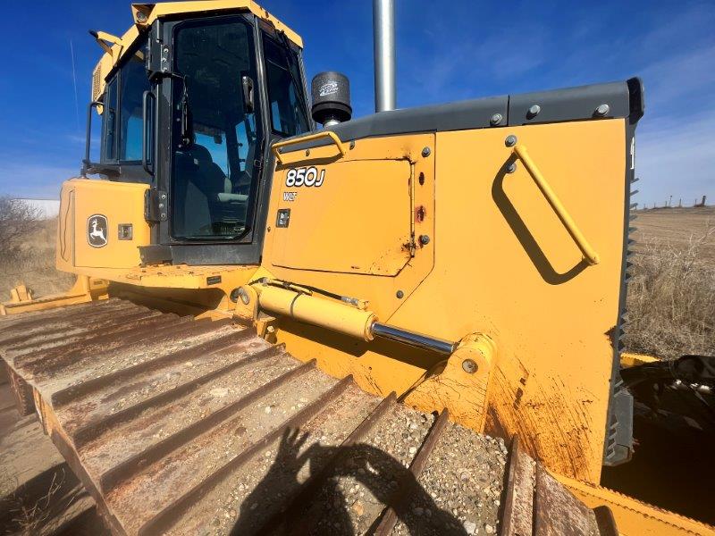  2007 DEERE 850J WLT at Conquest Equipment Saskatchewan
