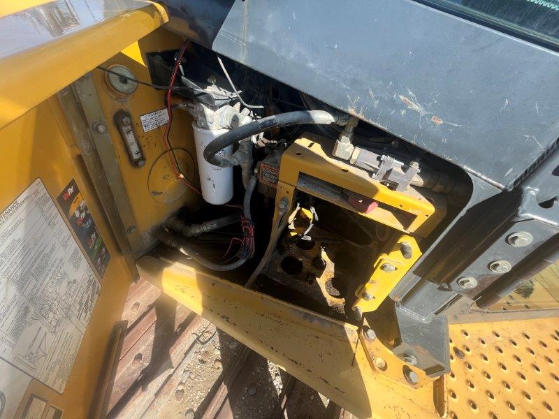  2007 DEERE 850J WLT at Conquest Equipment Saskatchewan
