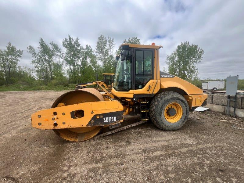  2016 VOLVO SD115B at Conquest Equipment Manitoba