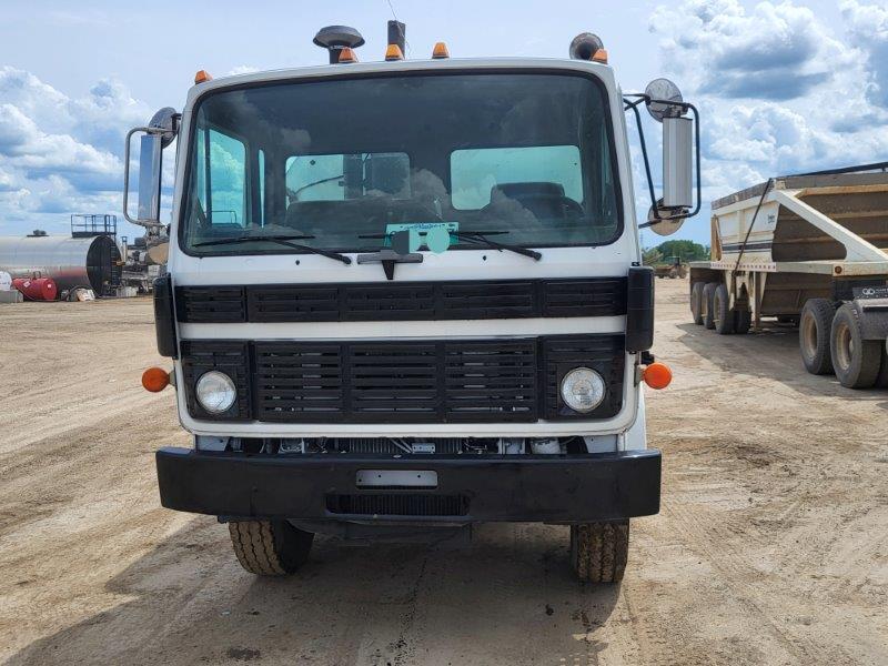  1992 Mack Oil Distributor at Conquest Equipment Manitoba