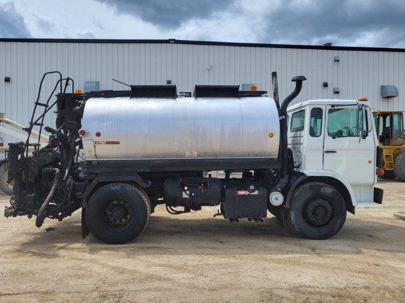  1992 Mack Oil Distributor at Conquest Equipment Manitoba