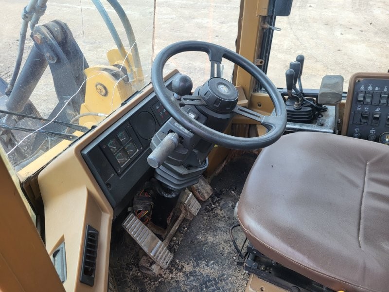  1995 CAT IT28F at Conquest Equipment Manitoba
