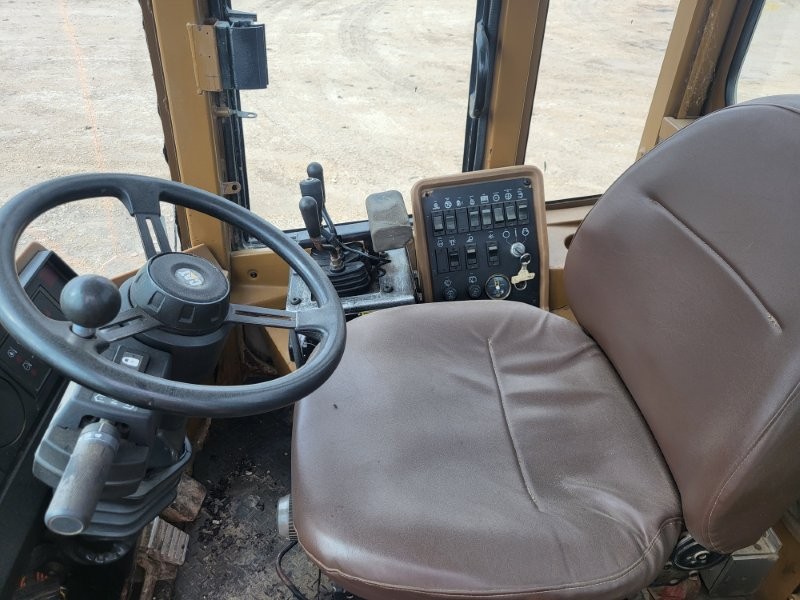  1995 CAT IT28F at Conquest Equipment Manitoba