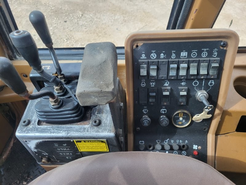  1995 CAT IT28F at Conquest Equipment Manitoba