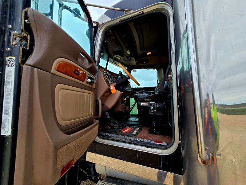  2007 Peterbilt 379 at Conquest Equipment Manitoba