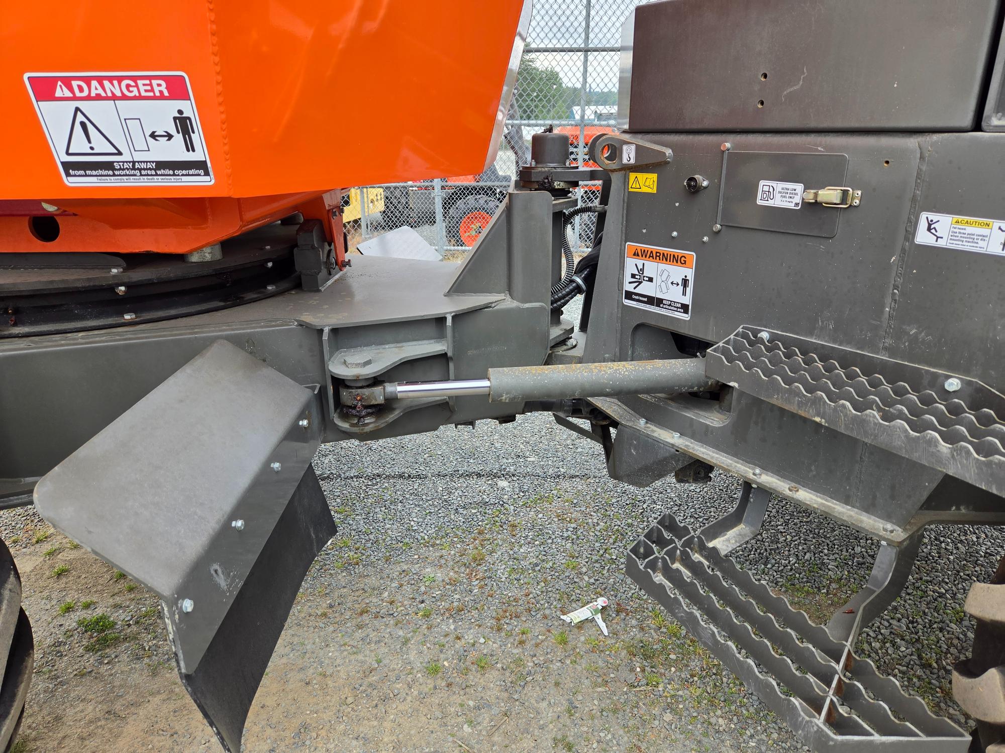  2021 AUSA DR1001 AHG at Conquest Equipment Abbotsford, BC