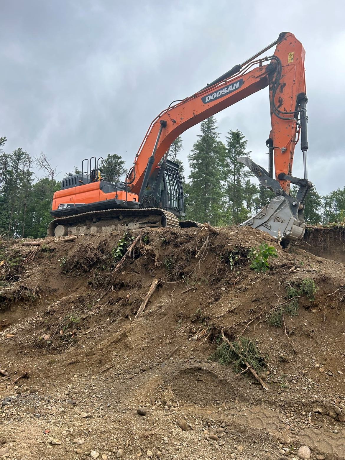  2022 Doosan DX300LC-5 at Conquest Equipment Ontario