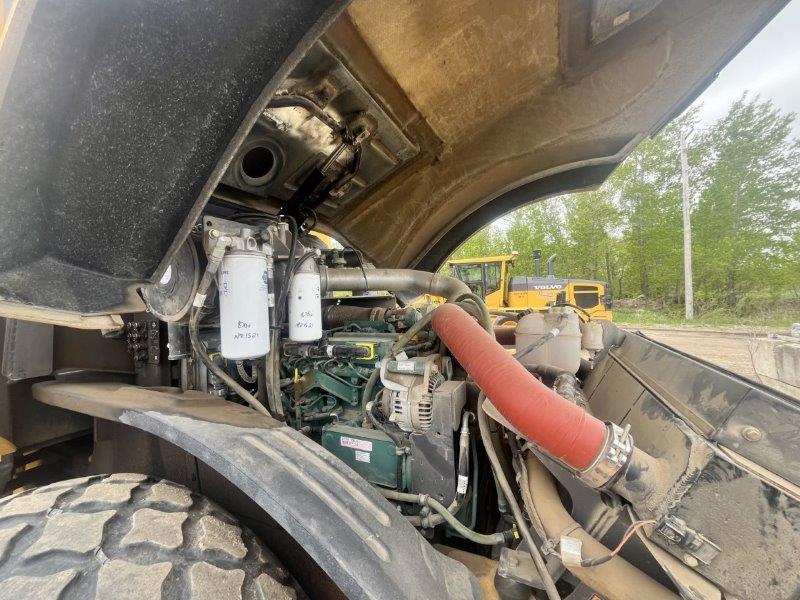  2016 VOLVO SD115B at Conquest Equipment Manitoba
